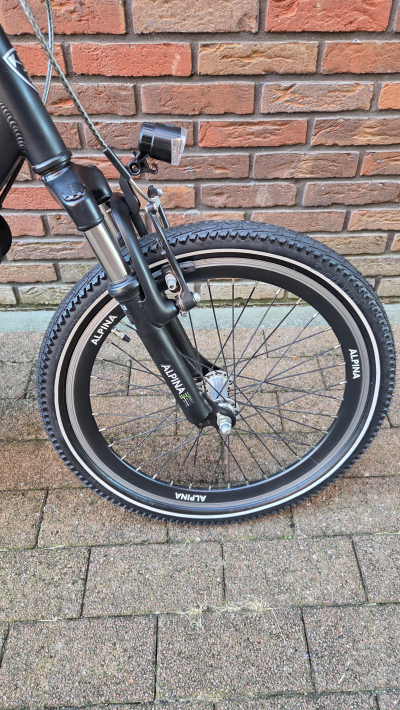 Voorkant Alpina Trial 20 inch